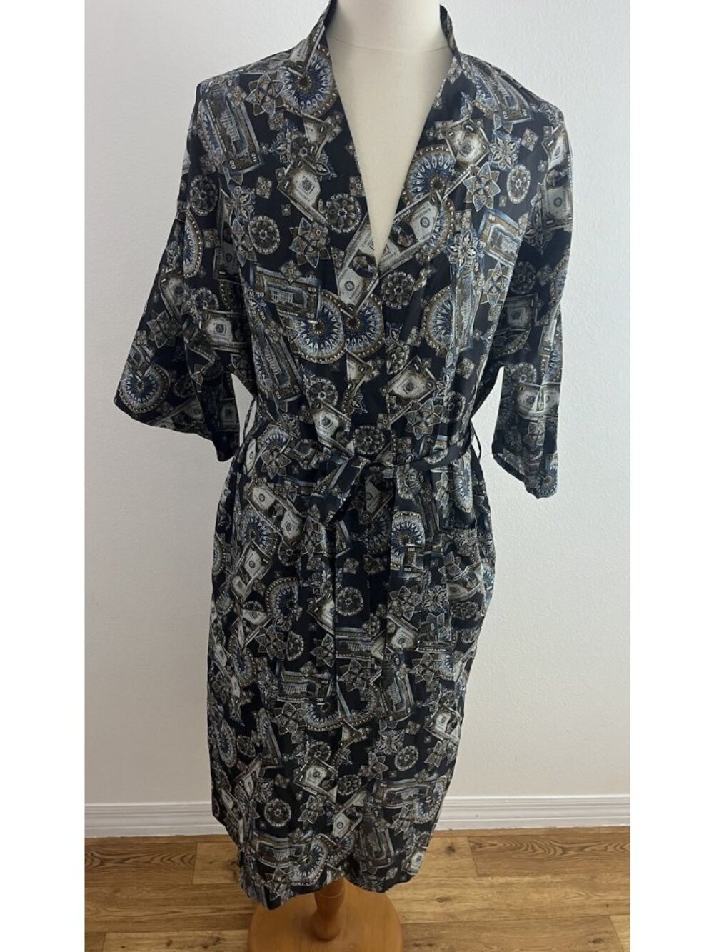 Vintage Bill Blass Men's One Size Short Robe Belted Money Print Pockets
